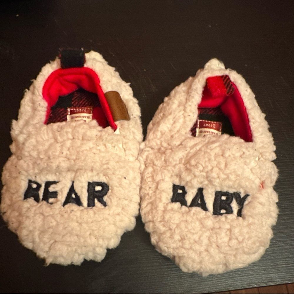 Dearfoams Kid’s Baby Bear Comfort Slippers Closed Back White Size 3-4. Wore Once